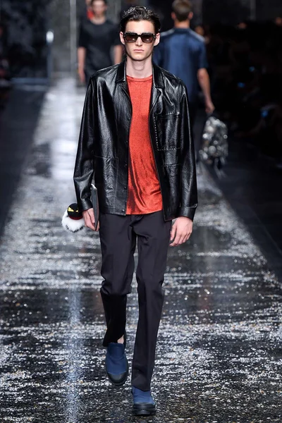 Look 43